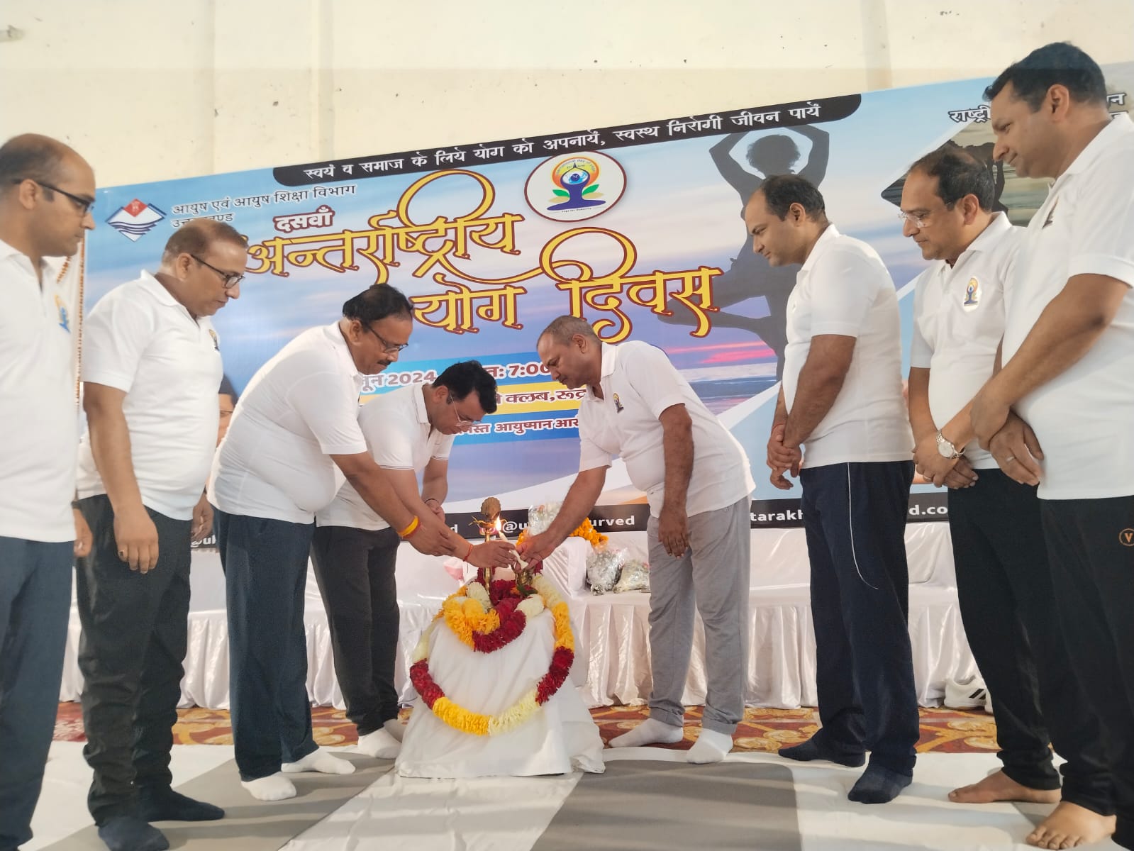 विधायक अरोरा ने अंतराष्ट्रीय योग दिवस पर प्रशासनिक व स्वास्थ्य विभाग के अधिकारियो के संग किया योग