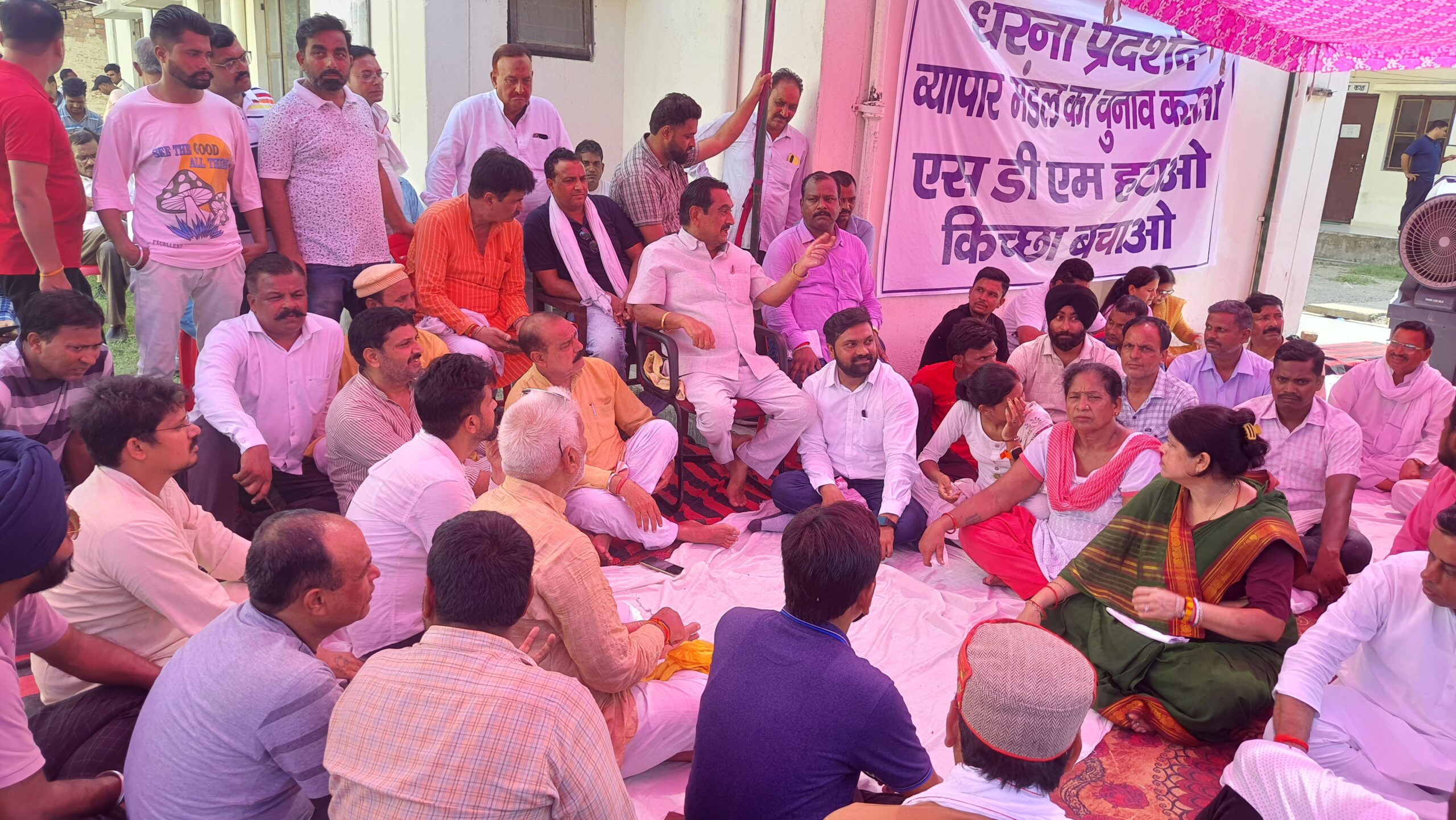 प्रांतीय उद्योग व्यपार मंडल के चुनाव स्थगित होने को लेकर भाजपा के पूर्व विधायक और कांग्रेस के वर्तमान विधायक आपने सामने 