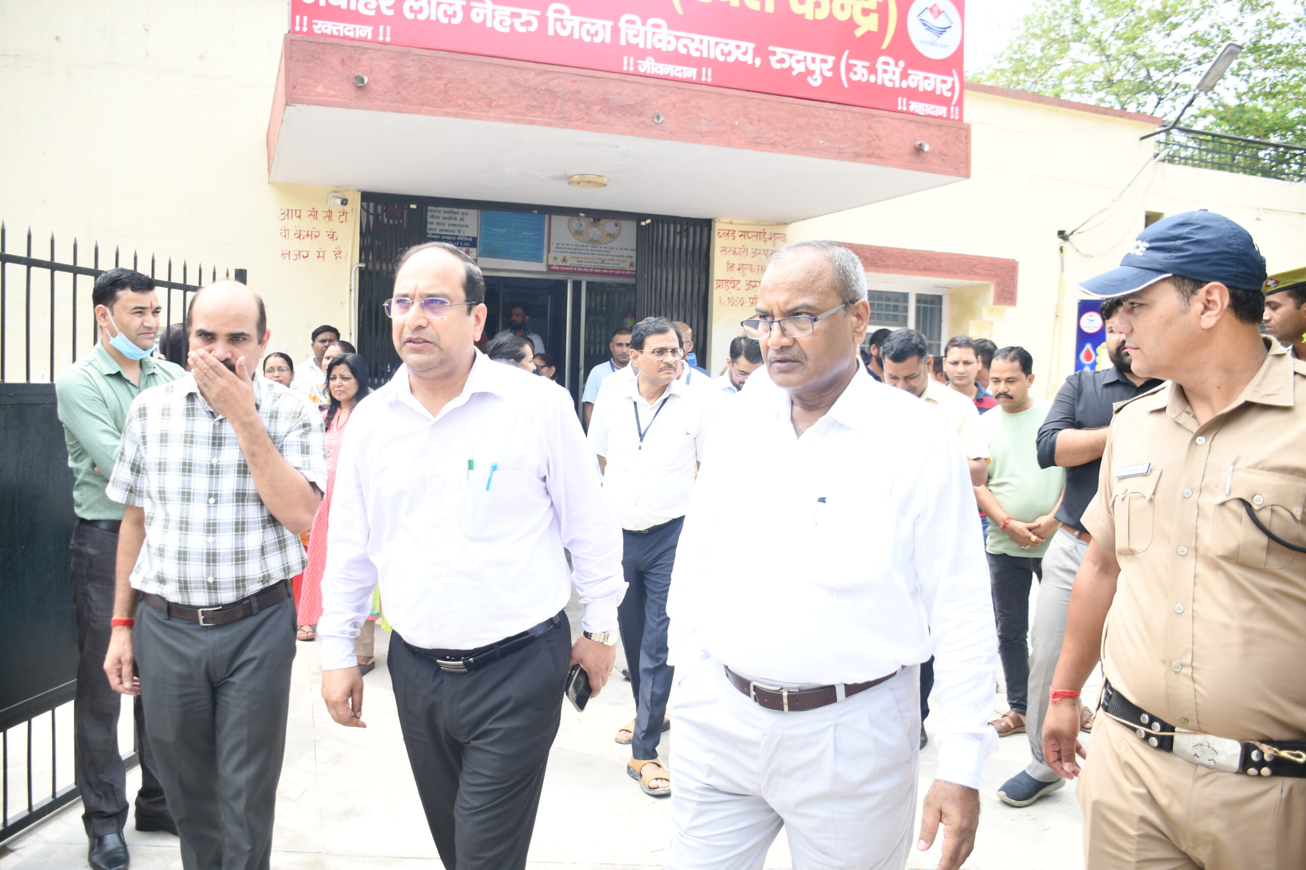 अब पुराने चिकित्सालय को जिला चिकित्सालय बनाने की कवायद शुरू, जिलाधिकारी उदयराज सिंह ने किया स्थलीय निरीक्षण