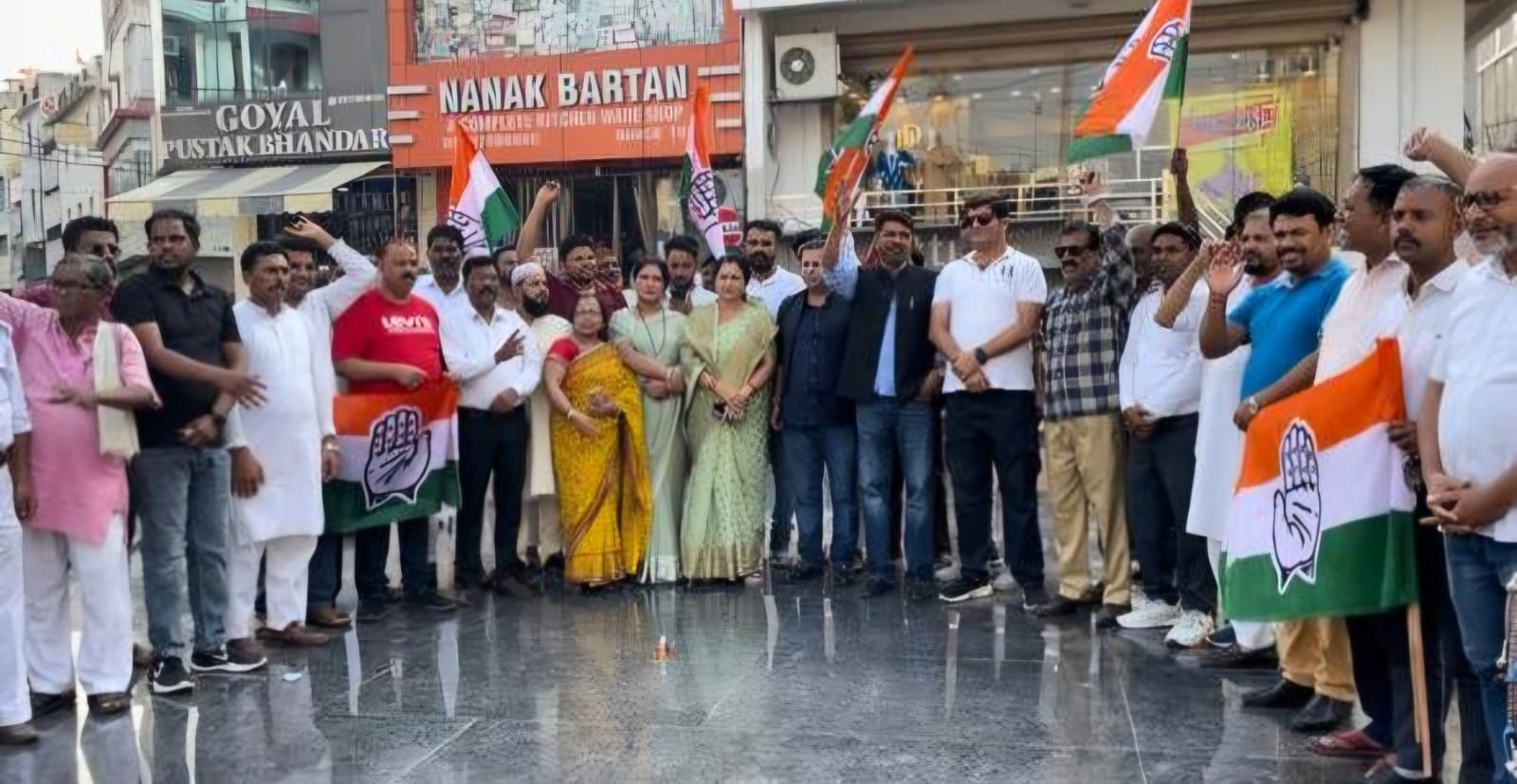 उत्तराखंड विधानसभा उपचुनाव में बद्रीनाथ और मंगलौर सीटें जीतने पर कांग्रेसियों ने मनाया जश्न