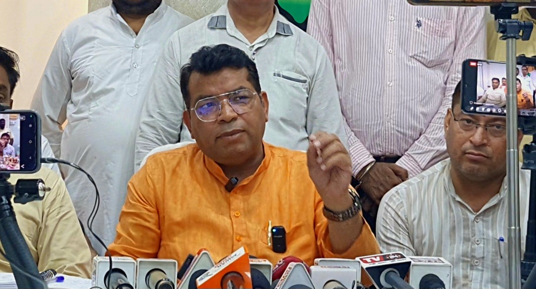 मुख्यमंत्री कोष से मिले चैक पर रिश्वत की मांग करने वाला कौन है जावेद ? इसकी जाँच हो मेरे खिलाफ षडयंत्र रचा गया है : शिव अरोरा  