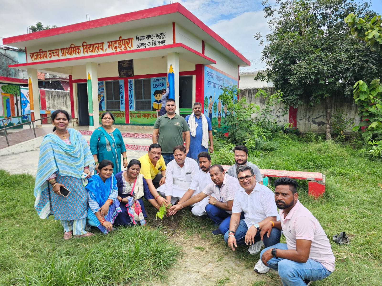 प्रधानमंत्री नरेन्द्र मोदी के आहवान पर 'एक पेड़ मां के नाम' अभियान के तहत भाजपा प्रदेश मंत्री विकास शर्मा ने पौधारोपण किया