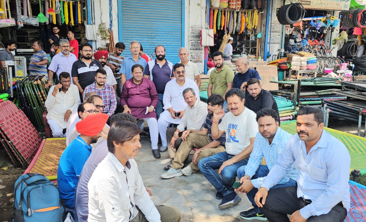 प्रदेश मंत्री विकास शर्मा ने NHAI पाइपलाइन प्रोजेक्ट से प्रभावित दुकानों की समस्याओं का किया निस्तारण