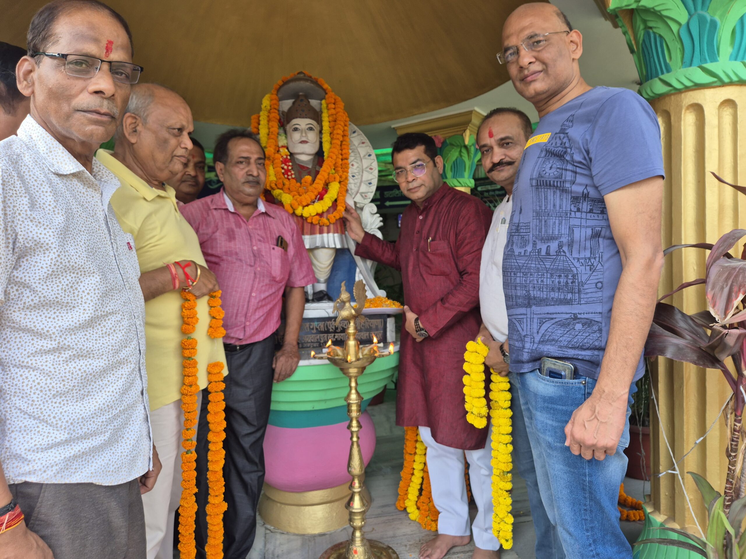 विधायक शिव अरोरा ने महाराजा अग्रसेन जयंती पर उनकी प्रतिमा पर माल्यार्पण कर किया नमन