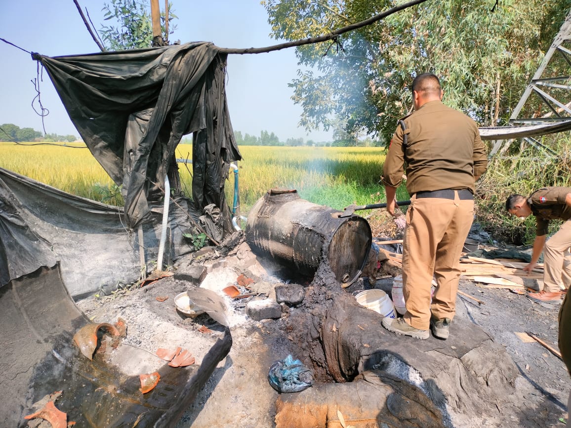 एसएसपी मणिकांत मिश्रा की 'सिंघम शैली' से तराई में अवैध कच्ची शराब की भट्टियों पर पुलिस का कहर