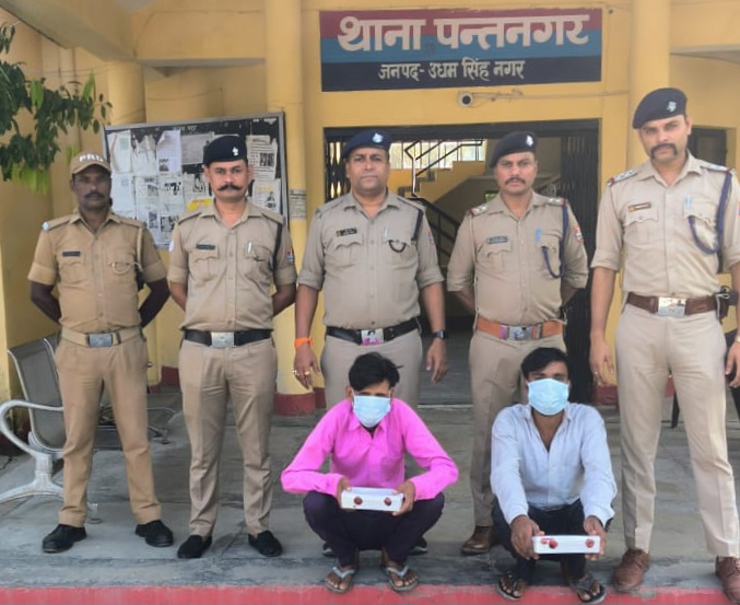 एसएसपी मणिकांत मिश्रा के निर्देश पर मात्र 24 घंटे में चोरी हुए सोने, चांदी के 15 लाख रुपए से अधिक के आभूषण के साथ दो शातिर चोर गिरफ्तार