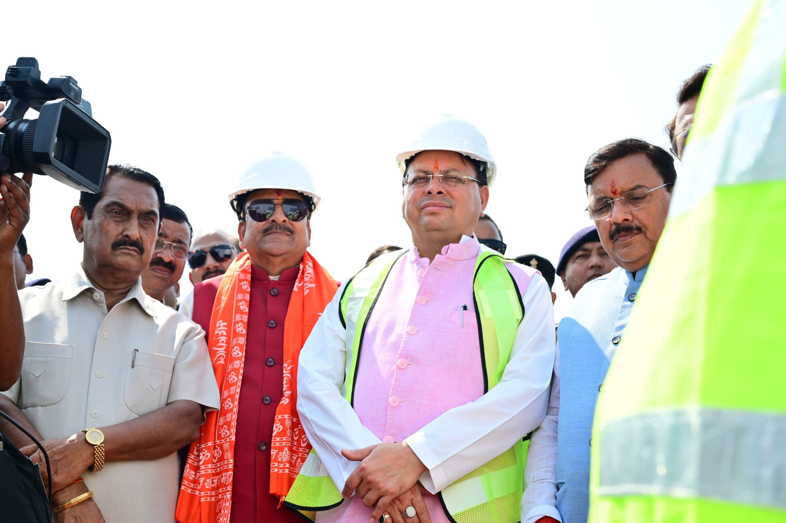 मुख्यमंत्री पुष्कर सिंह धामी ने खुरपिया फार्म में निर्माणाधीन एम्स सैटेलाइट सेन्टर का स्थलीय निरीक्षण किया