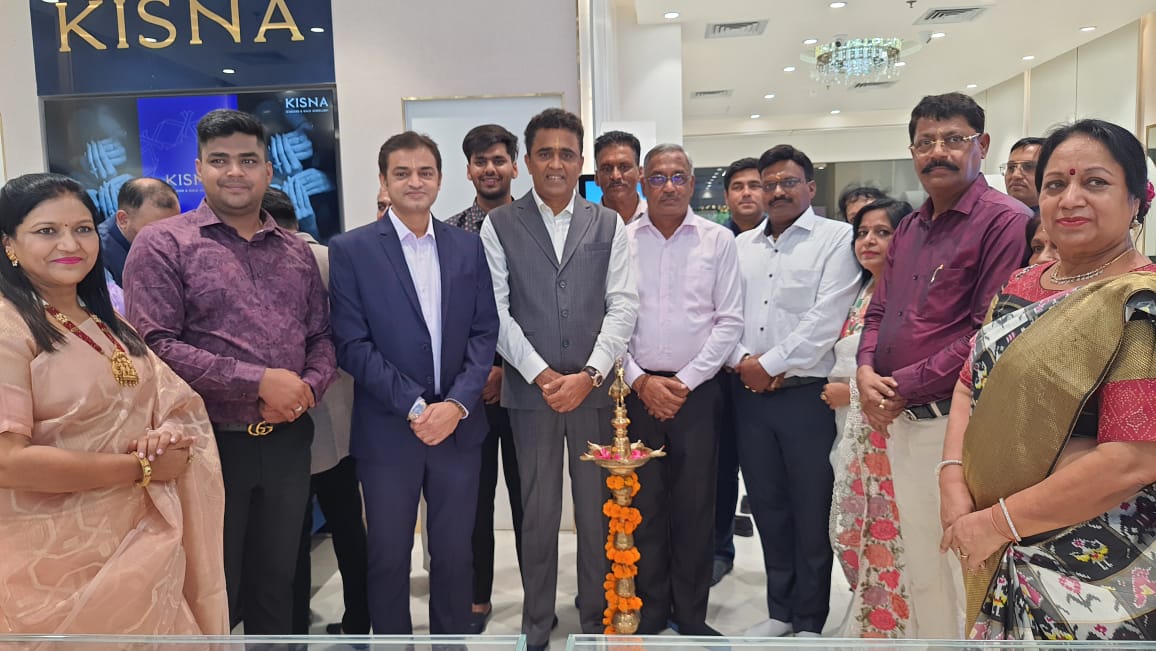 'बंसल ज्वैलर्स' द्वारा नोएडा में स्थापित नये शोरूम का डायमण्ड किंग घनश्याम ढोलकिया ने किया उद्घाटन