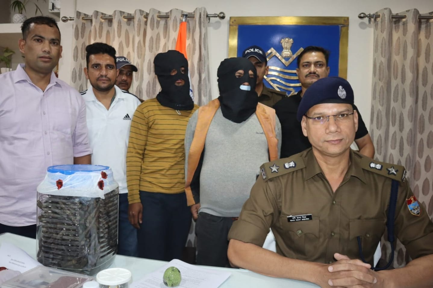 एसएसपी मणिकांत मिश्रा का अवैध नशा तस्करों के खिलाफ कड़ी कार्यवाही से नशा तस्करो में खलबली