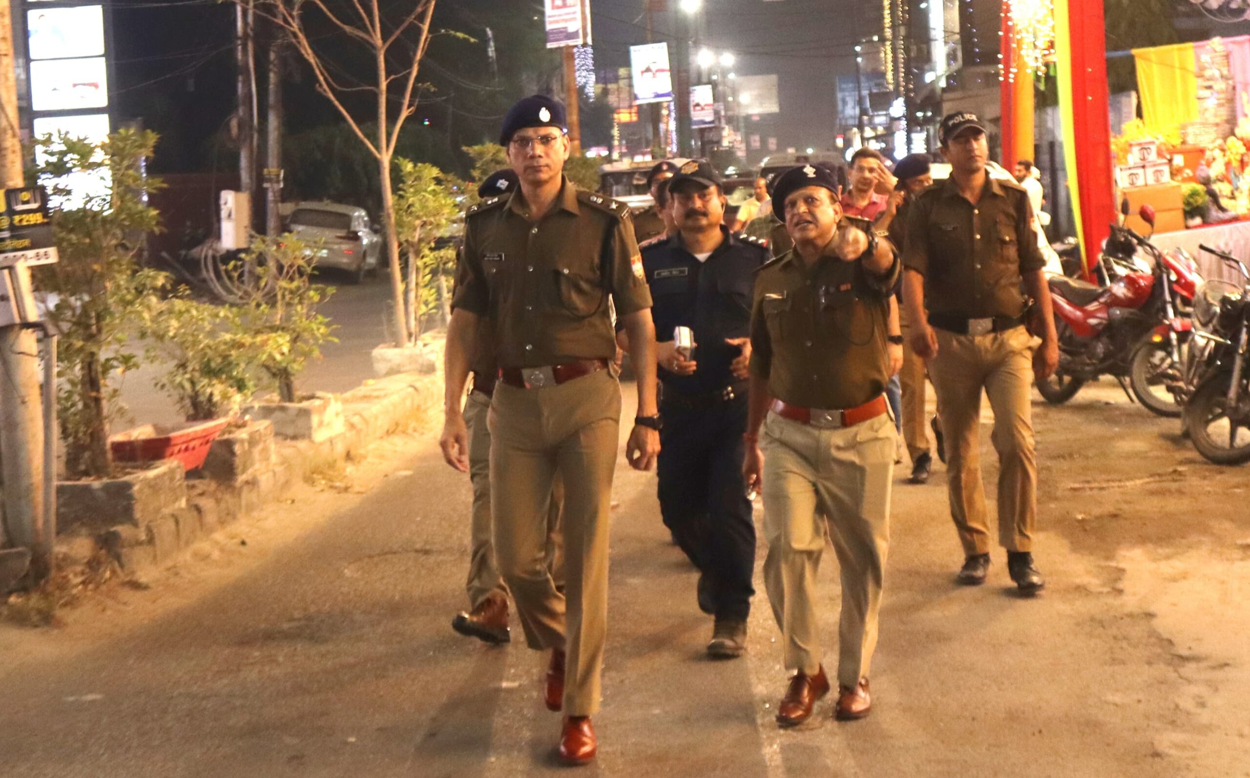 आगामी त्योहारों को सकुशल सम्पन्न कराने के लिये एसएसपी मणिकांत मिश्रा ने बाजार क्षेत्र का किया  भ्रमण