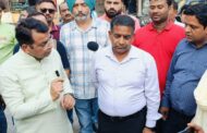 विधायक शिव अरोरा ने व्यापार मंडल, नगर निगम अधिकारीयों के साथ ख़राब सड़को का किया पैदल निरीक्षण