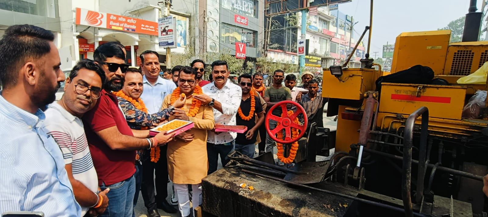 विधायक शिव अरोरा ने सिविल लाइन रोड चौड़ीकरण के निर्माण कार्य का नारियल फोड़कर किया शुभारम्भ