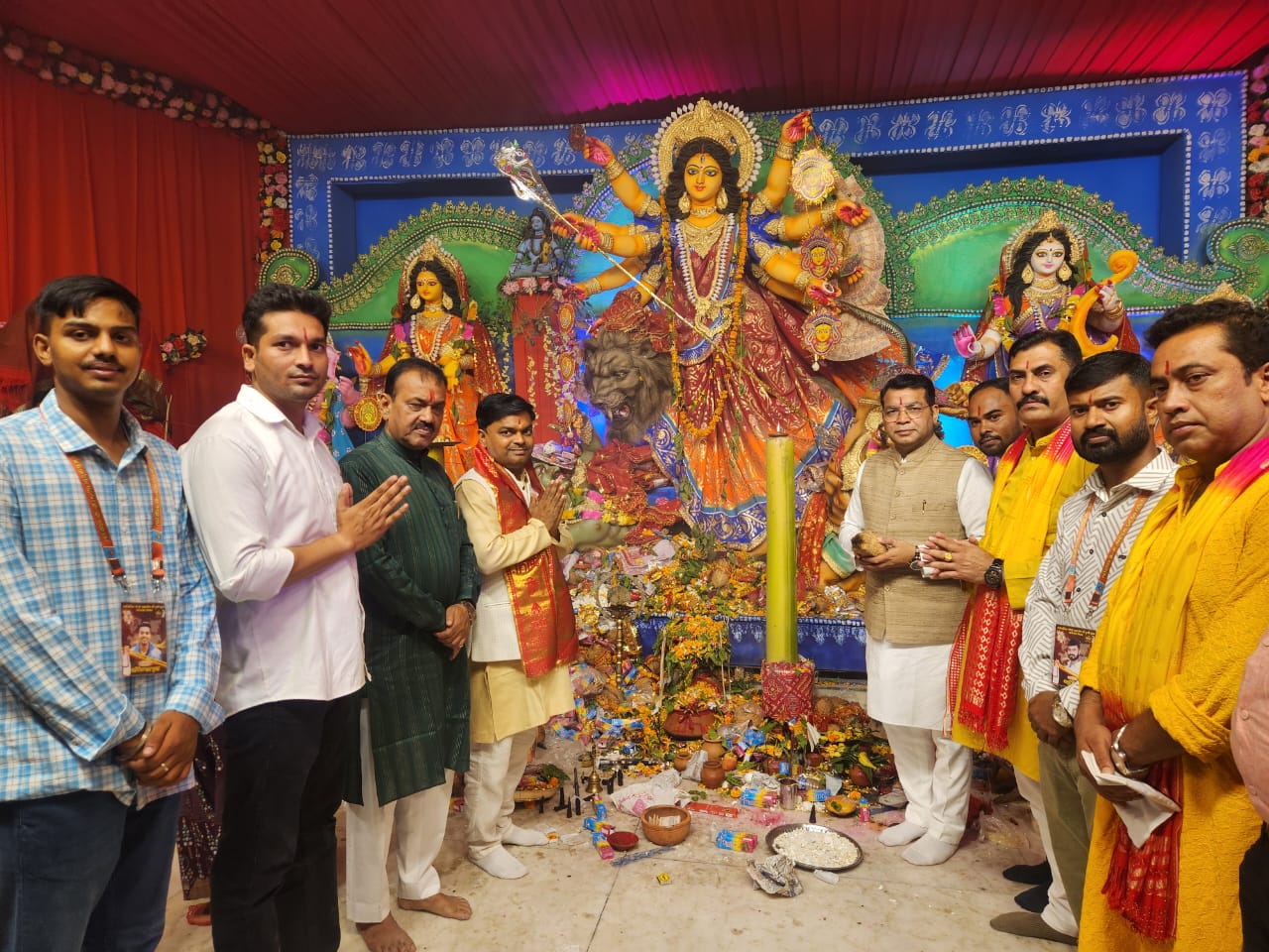 विधायक शिव अरोरा ट्रांजिस्ट कैंप के 'दुर्गा पूजा महोत्सव' मे हुए शामिल होकर दुर्गा माँ का आशीर्वाद लिया