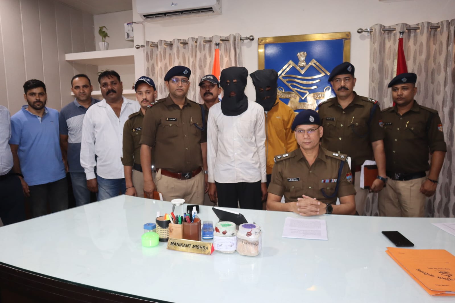 एसएसपी मणिकांत मिश्रा के निर्देश पर पुलिस और एएनटीएफ ने 85 लाख रुपए मूल्य की 275 ग्राम स्मैक के साथ दो तस्कर दबोचे