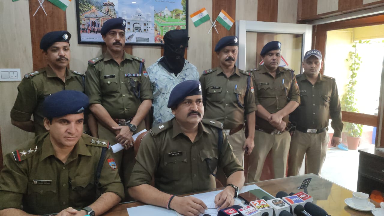 सरकारी नौकरी लगाने और शादी का झांसा देकर अपने जाल में फंसाकर लाखों रूपयों की धोखाधड़ी करने वाले युवक को काशीपुर पुलिस ने दबोचा