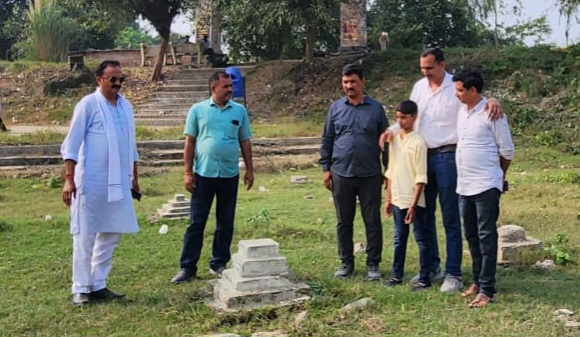 भाजपा नेता संजीव कुमार सिंह ने आने वाले छठ पर्व को देखते हुए छठ घाटों का किया निरीक्षण