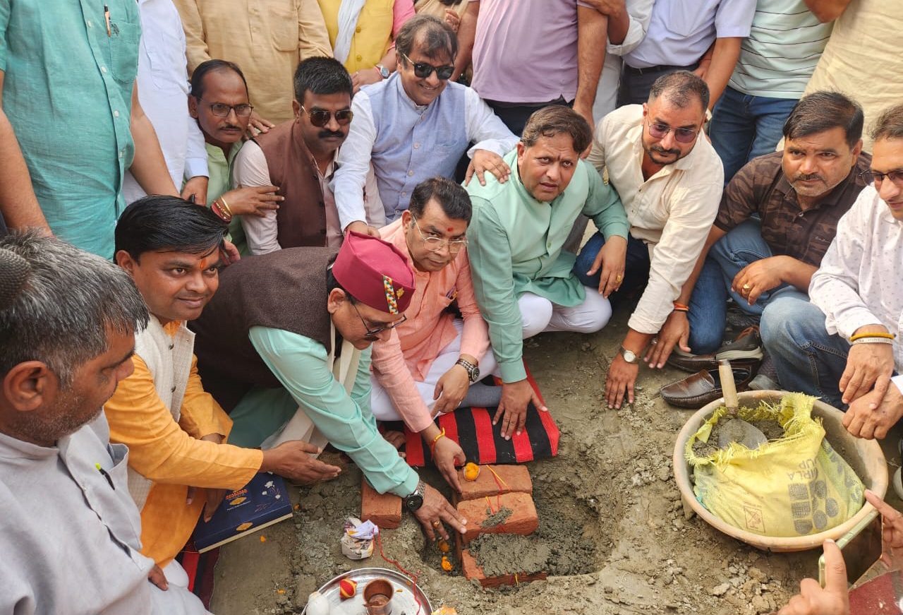 सांसद अजय भट्ट, विधायक शिव अरोरा ने बहुचर्चित  ओमैक्स - छतरपुर मटकोटा  अंडरपास स्थल का भूमिपूजन कर निर्माण कार्य का किया शुभारंभ 