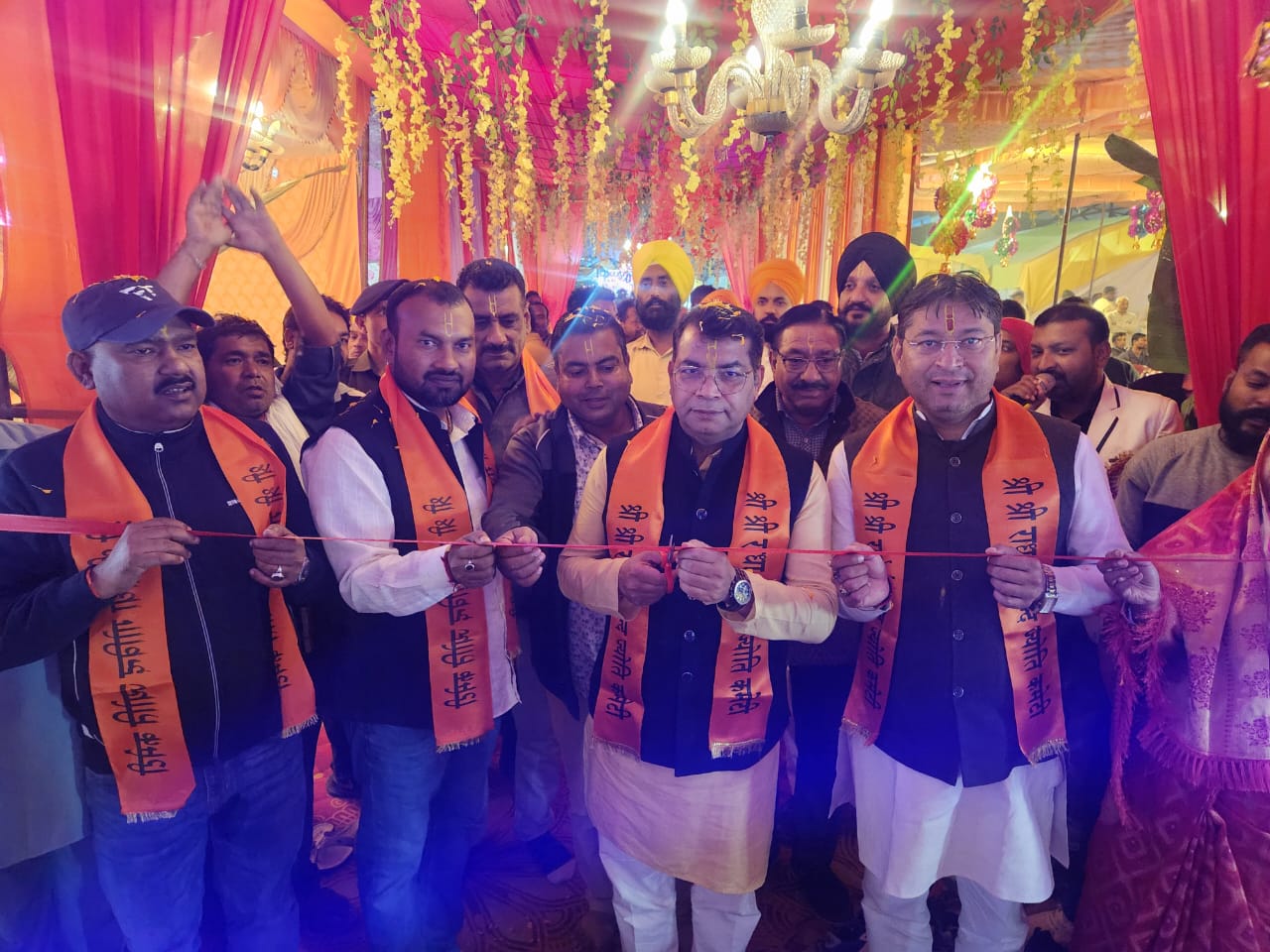 विधायक शिव अरोरा ने मोहनपुर न.1 फीता काटकर श्री राधा कृष्ण रासलीला का किया शुभारम्भ