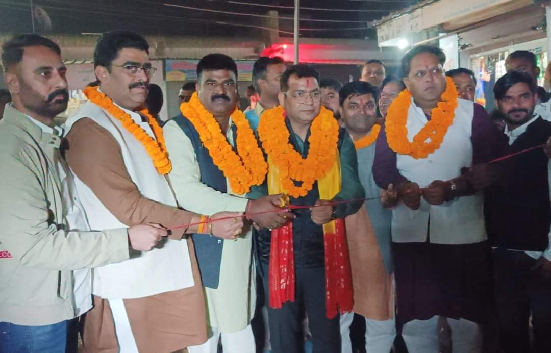 विधायक शिव अरोरा ने फाजलपुर मेहरौला के तराई बिहार में सीसी मार्ग के निर्माण कार्य की फीता काटकर कर शुभारम्भ किया   