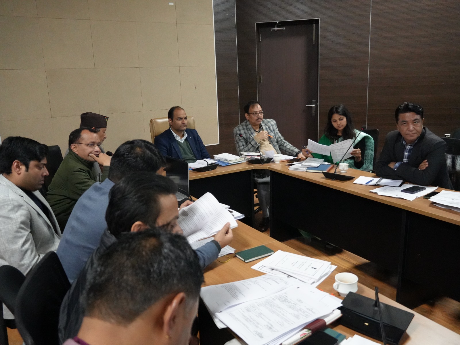 नागर निकाय सामान्य निर्वाचन-2024 के चुनाव के लिये आरओ व एआरओ को  मास्टर ट्रेनरों ने प्रशिक्षण दिया  