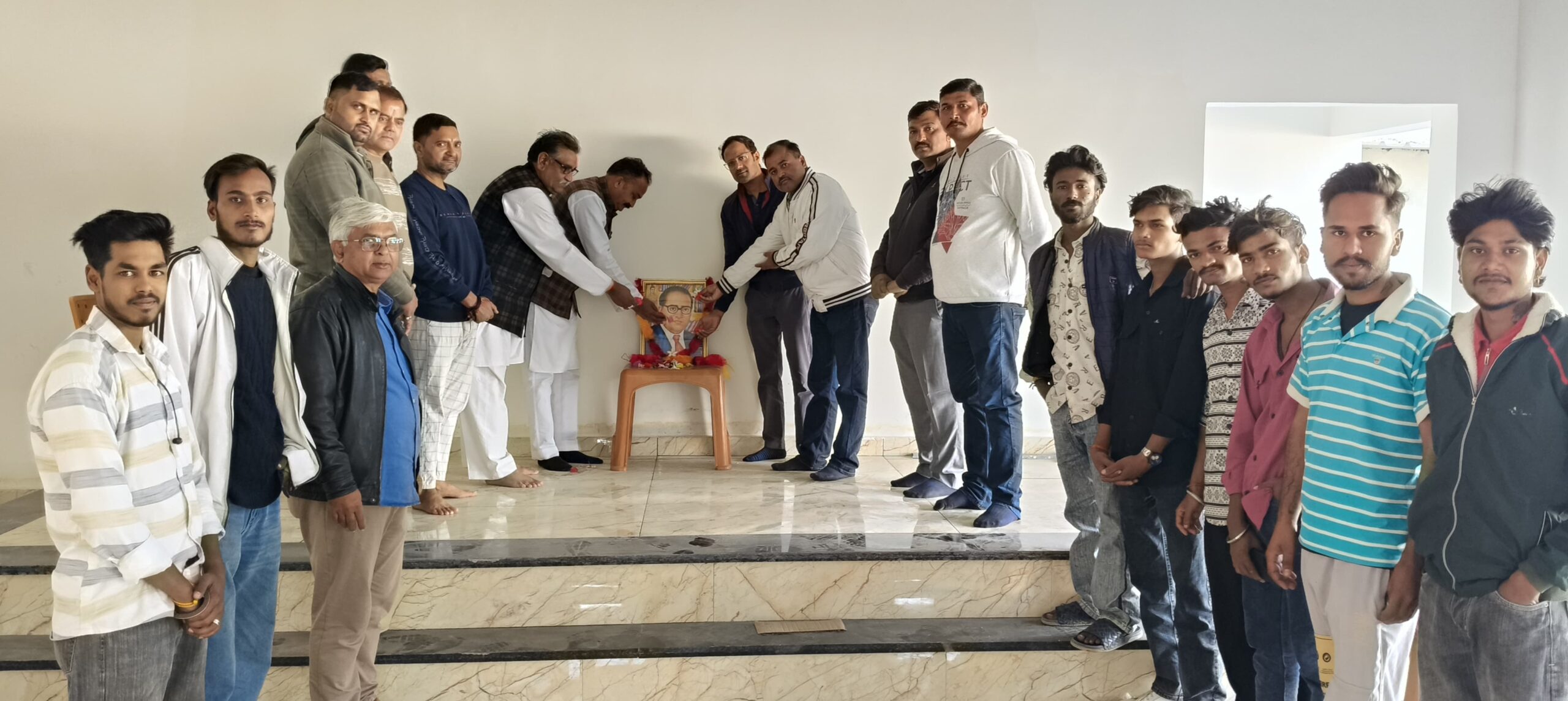 वरिष्ठ भाजपा नेता एवं समाजसेवी संजीव कुमार सिंह ने संविधान निर्माता डॉ बाबा साहेब भीमराव अम्बेडकर की पुण्यतिथि श्रद्धांजलि अर्पित की