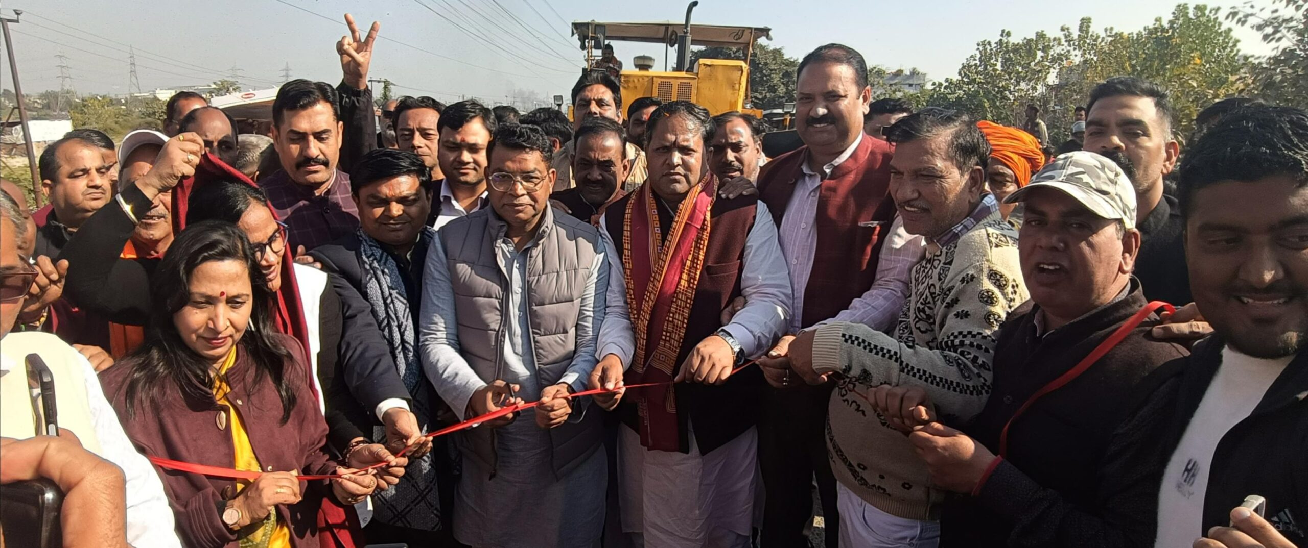 विधायक शिव अरोरा ने अटरिया मार्ग से 4 किलोमीटर लम्बे बहुप्रतीक्षित मार्ग के निर्माण कार्य का फीता काटकर किया शुभारम्भ