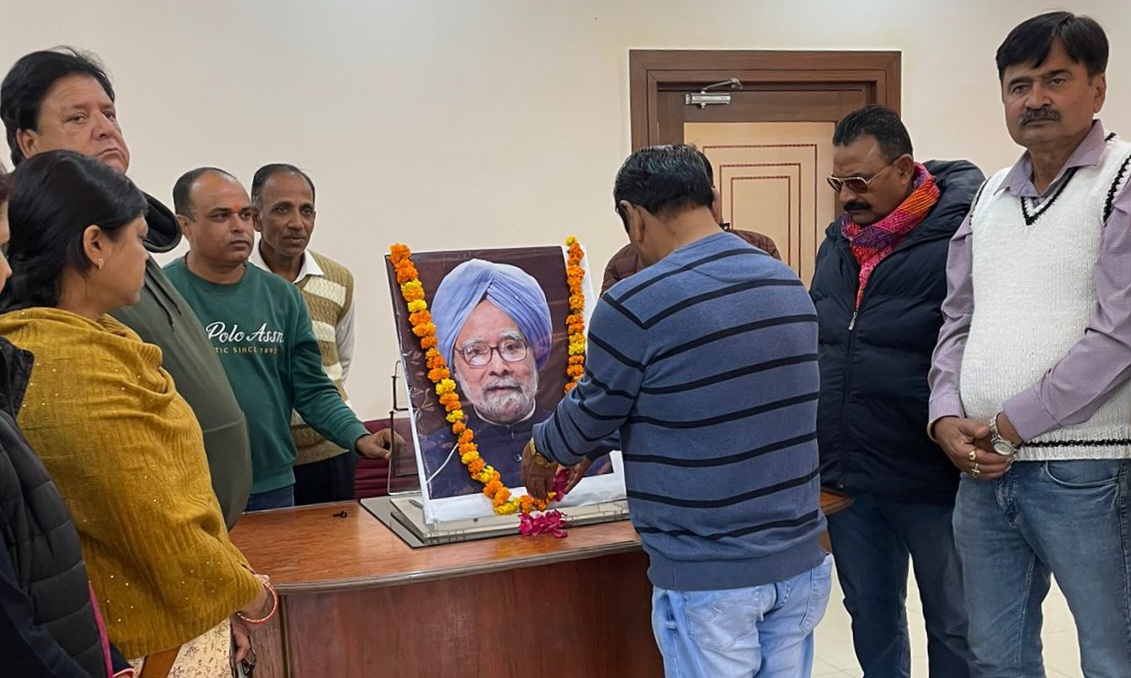 पूर्व प्रधानमंत्री डॉ मनमोहन सिंह के निधन पर कॉंग्रेसियो ने उन्हें श्रद्धांजलि देने के लिये शोक सभा का आयोजन किया 