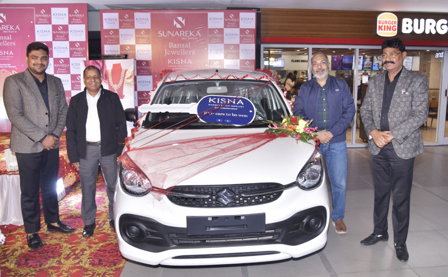 सुनारीका By बंसल ज्वैलर्स द्वारा 'किसना डायमंड ज्वैलरी' के “शॉप एंड विन कार” ऑफर में निकली खुशियों की चाबी