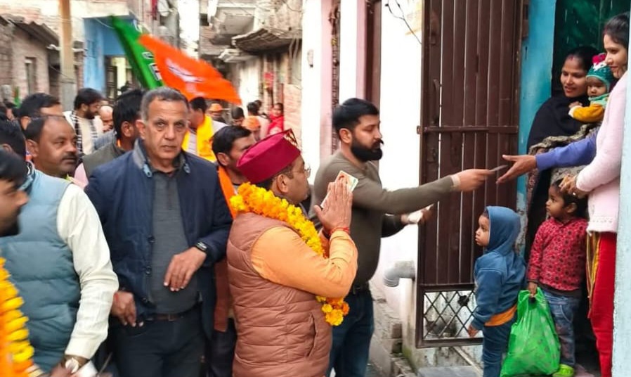 विधायक शिव अरोरा ने किया ताबड़तोड़ जनसंपर्क, बोले तीसरी बार भी जनता खिलायेगी नगर निगम मे कमल