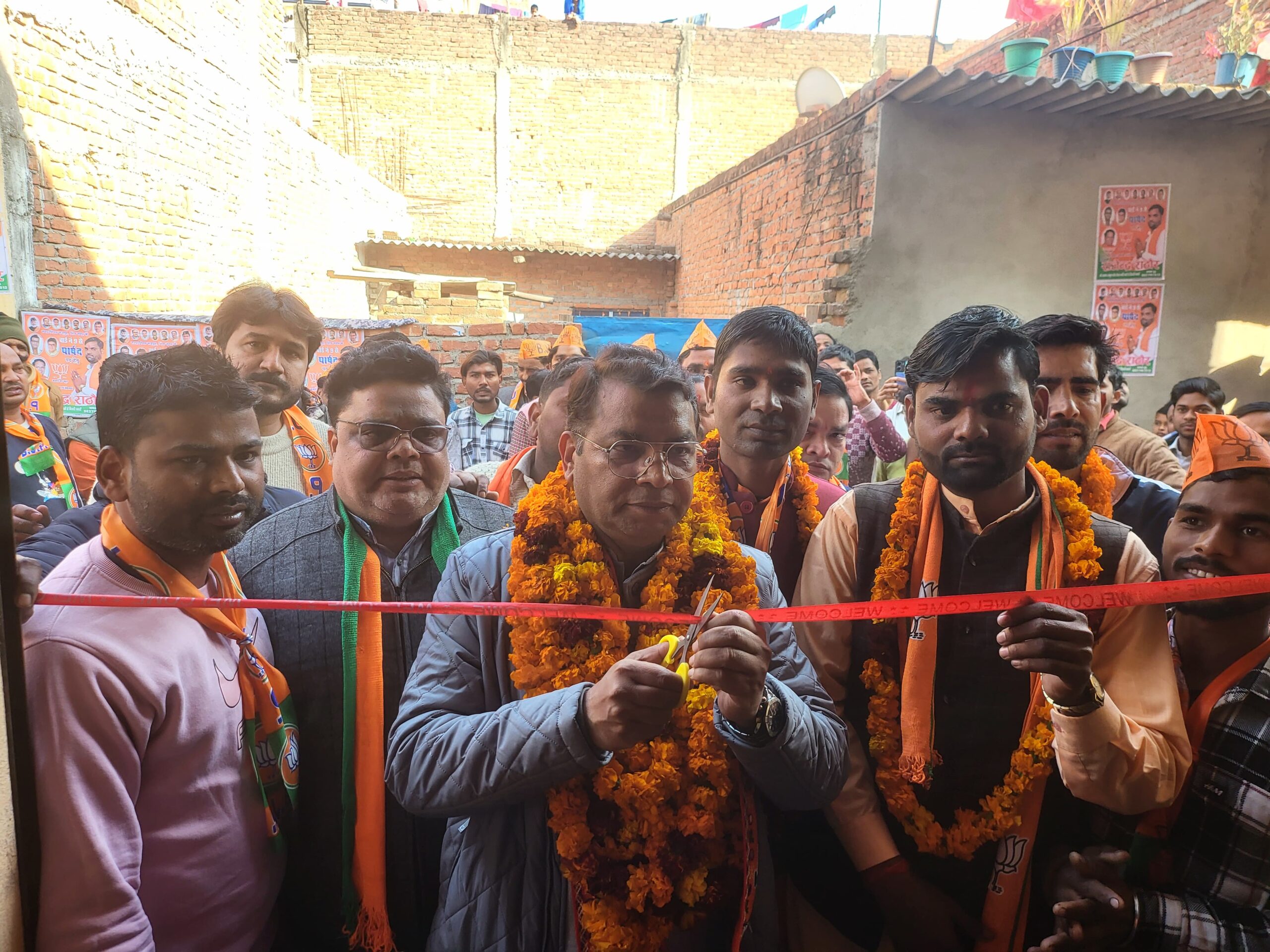 विधायक शिव अरोरा ने पार्षद प्रत्याशियों  के चुनाव कार्यालय का फीता काटकर किया उद्धघाटन