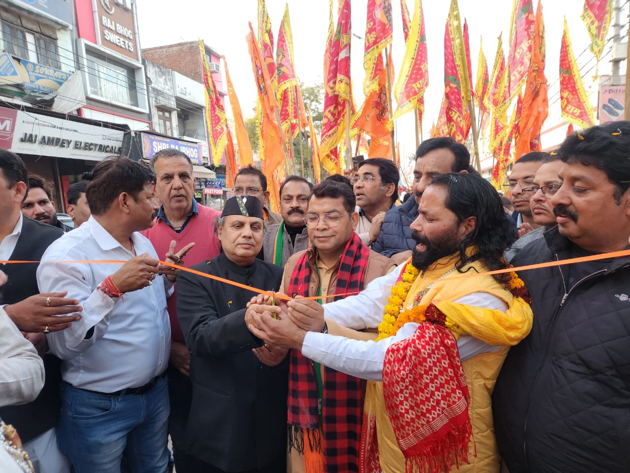 विधायक शिव अरोरा ने सिद्धेश्वर श्री बालाजी मंदिर धाम के वार्षिक उत्सव की पूर्व संध्या आयोजित शोभायात्रा का फीता काटकर किया शुभारंभ