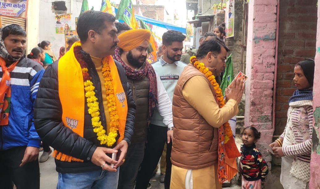 विधायक शिव अरोरा ने रम्पुरा में मेयर प्रत्याशी विकास शर्मा का किया चुनाव प्रचार  