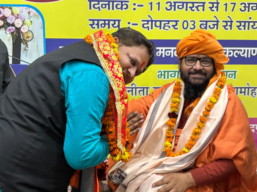 रुद्रपुर नगर निगम मेयर भाजपा प्रत्याशी विकास शर्मा ने मनकामेश्वर मंदिर में लिया आशीर्वाद