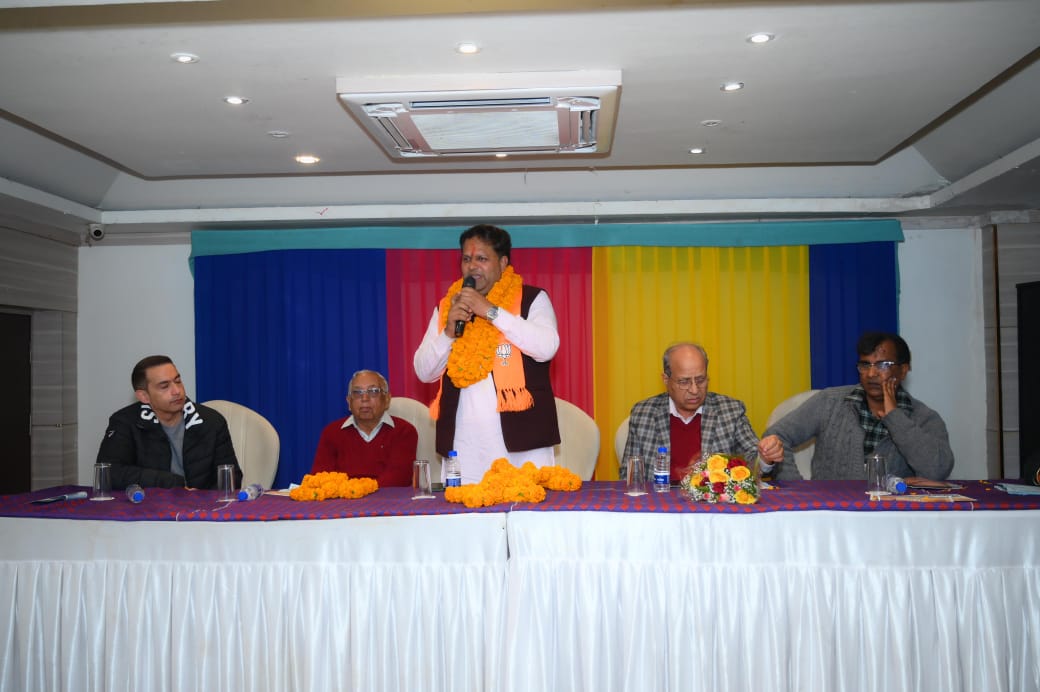 गुरुजनों का आशीर्वाद करेगा जीत की राह आसान : विकास शर्मा, भाजपा मेयर प्रत्याशी