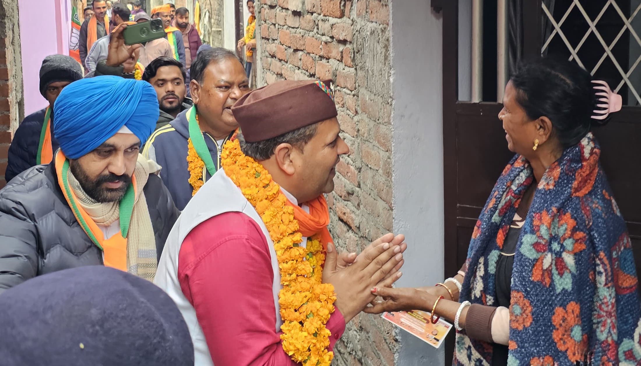 भाजपा मेयर प्रत्याशी श्री विकास शर्मा ने घर घर जाकर प्रचार प्रसार एवं जनसंपर्क अभियान शुरु किया 