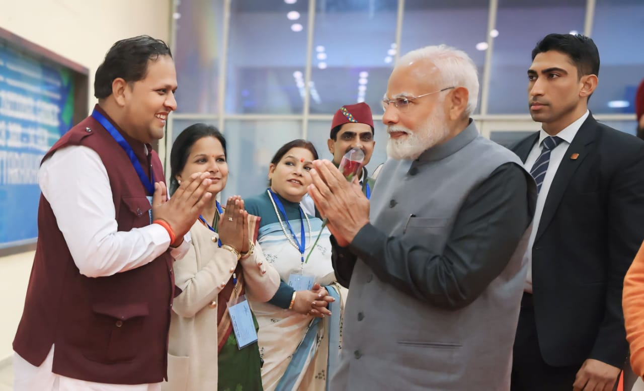 नगर निगम रुद्रपुर के नवनिर्वाचित मेयर विकास शर्मा ने प्रधानमंत्री मोदी से देहरादून में की मुलाकात
