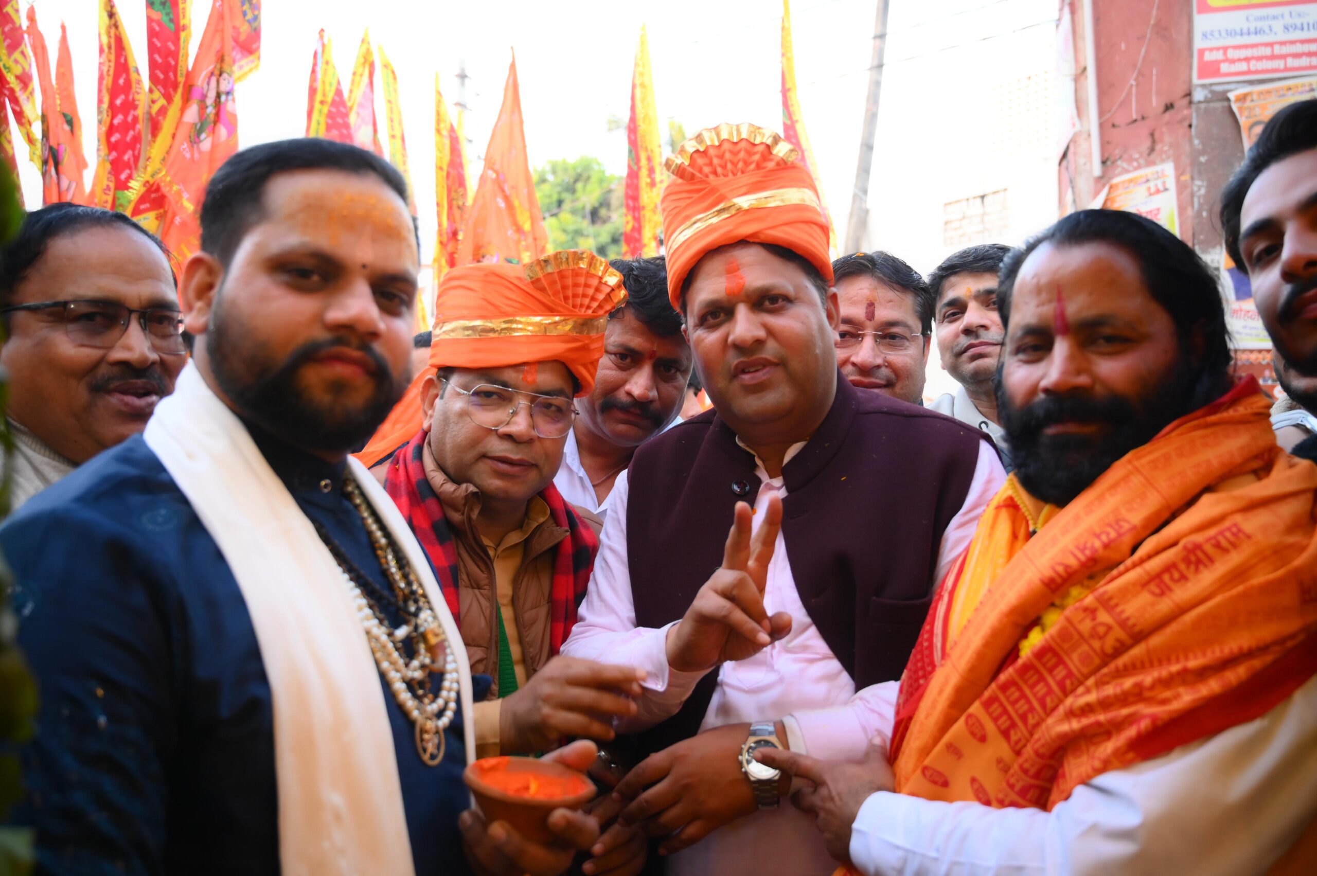 बालाजी शोभा यात्रा मे भाजपा मेयर प्रत्याशी विकास शर्मा ने लिया आशीर्वाद 