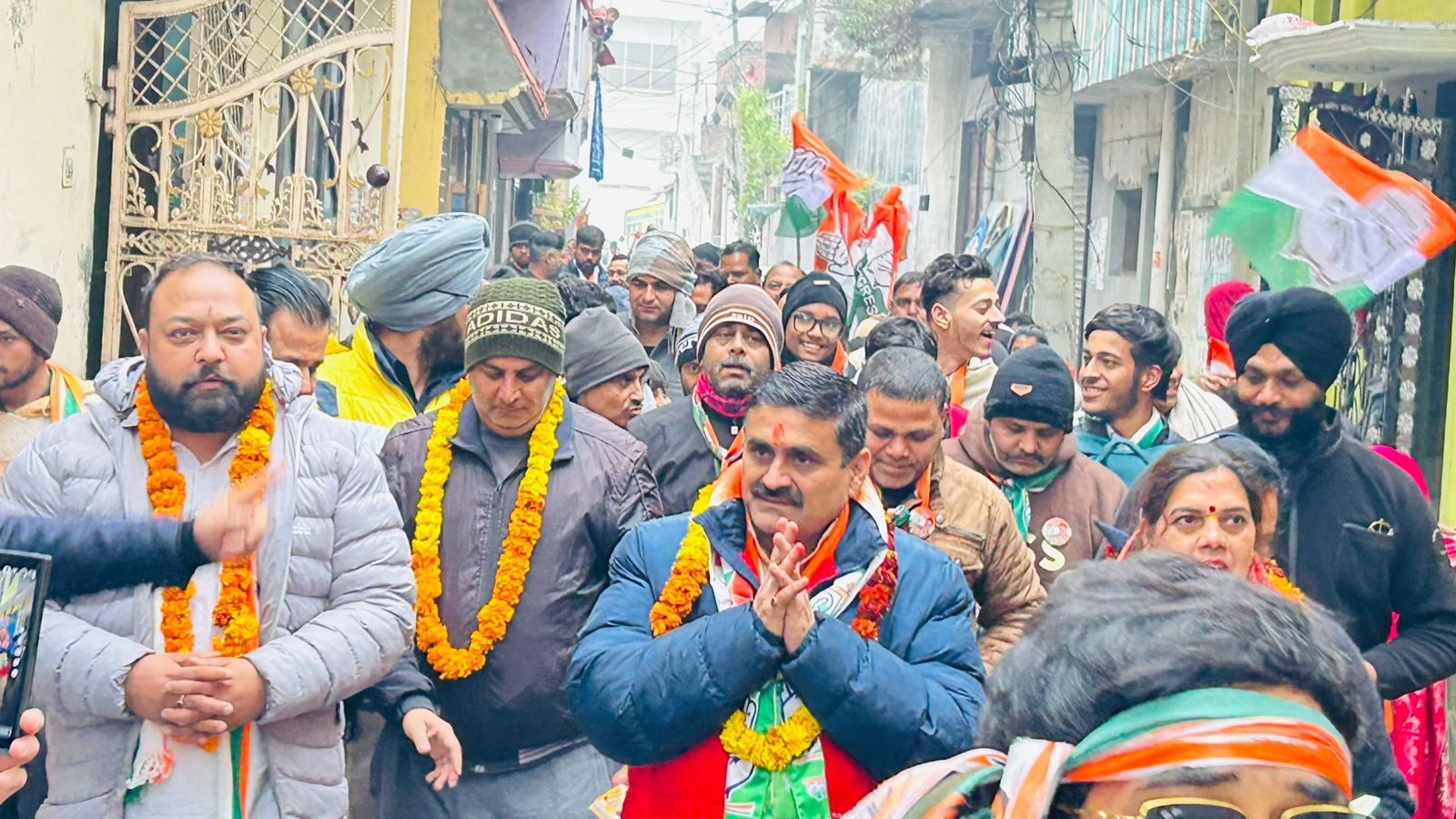 मेयर कांग्रेस प्रत्याशी मोहन खेड़ा के रोड शो में उमड़ी भीड़ हुआ जोरदार स्वागत