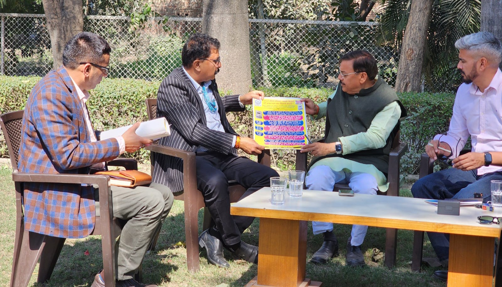 पूर्व विधायक राजेश शुक्ला ने स्मार्ट मीटर को लेकर विद्युत विभाग के अधिकारियों से चर्चा कर भ्रम दूर करने को कहा