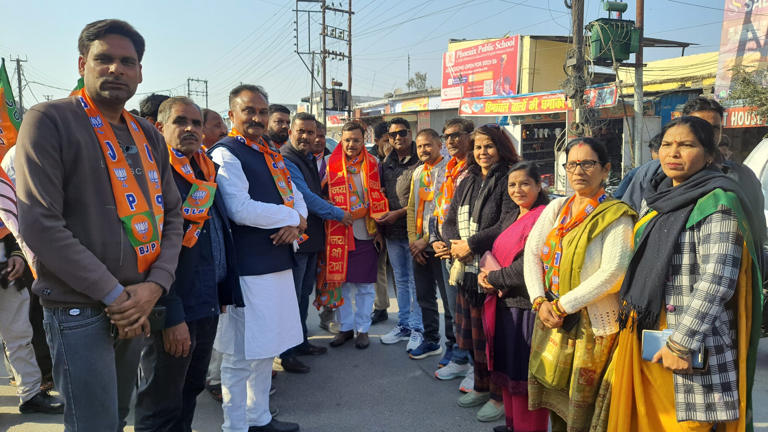 दिल्ली विधानसभा चुनाव में भाजपा की ऐतिहासिक जीत पर भाजपा कार्यकर्ताओं ने मनाया जश्न