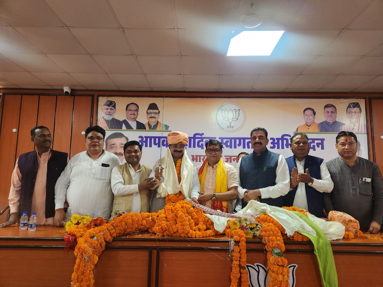 विधायक शिव अरोरा के नेतृत्व मे भाजपा कार्यकताओ ने पार्टी कार्यालय पर नवनियुक्त जिला कमल जिंदल का किया जोरदार स्वागत