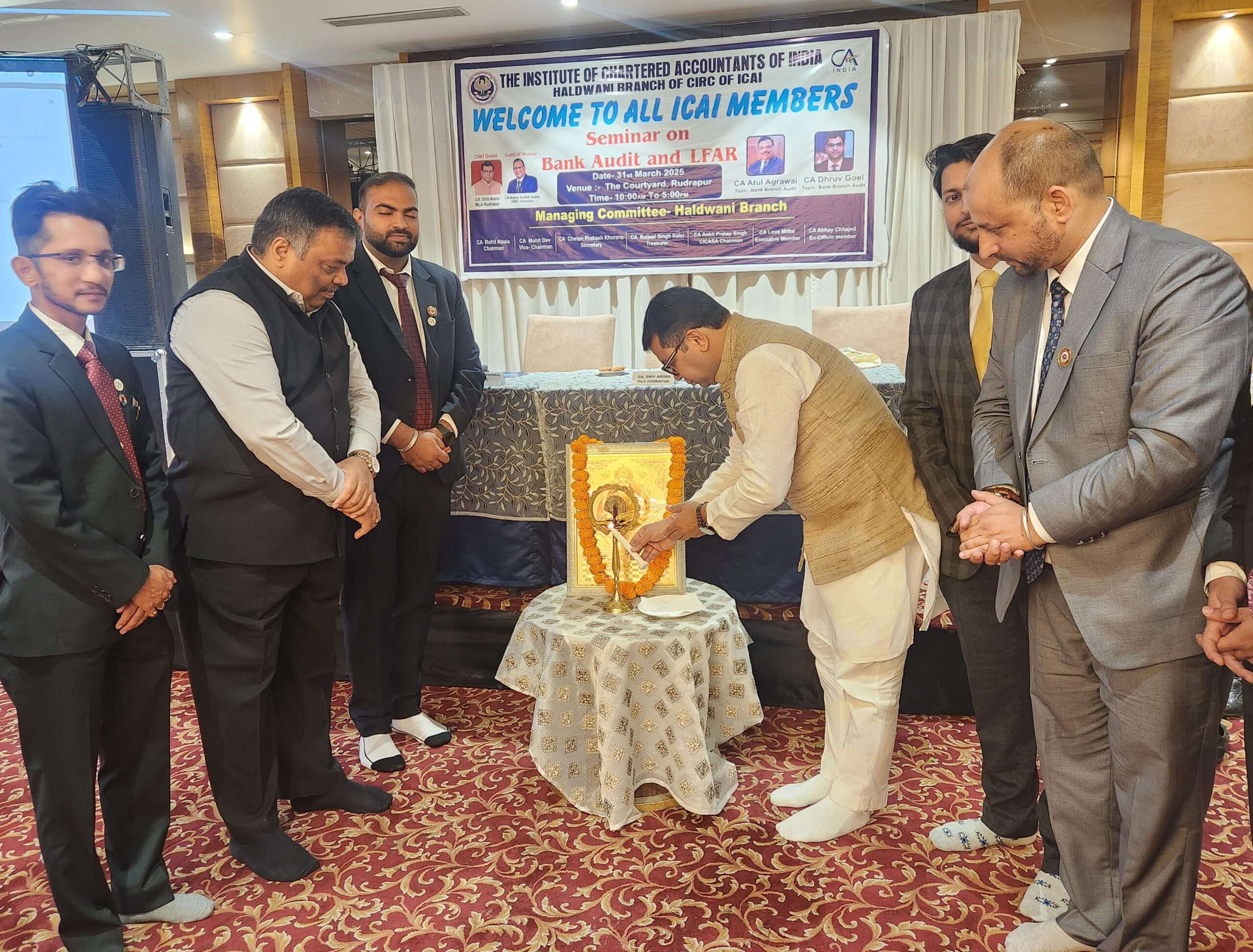 विधायक शिव अरोरा ने इंस्टिट्यूट ऑफ़ चार्टर्ड अकाउंटेंट ( ICAI) द्वारा आयोजित बैंक ऑडिट सेमिनार का दीप प्रज्वलित कर किया शुभारंभ