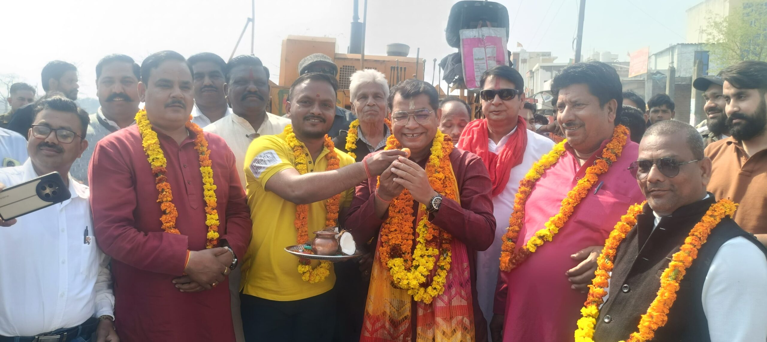 विधायक शिव अरोरा ने राज्य योजना से स्वीकृत प्रीत बिहार जाने वाले मुख्य मार्ग का फीता काटकर किया शुभारंभ 