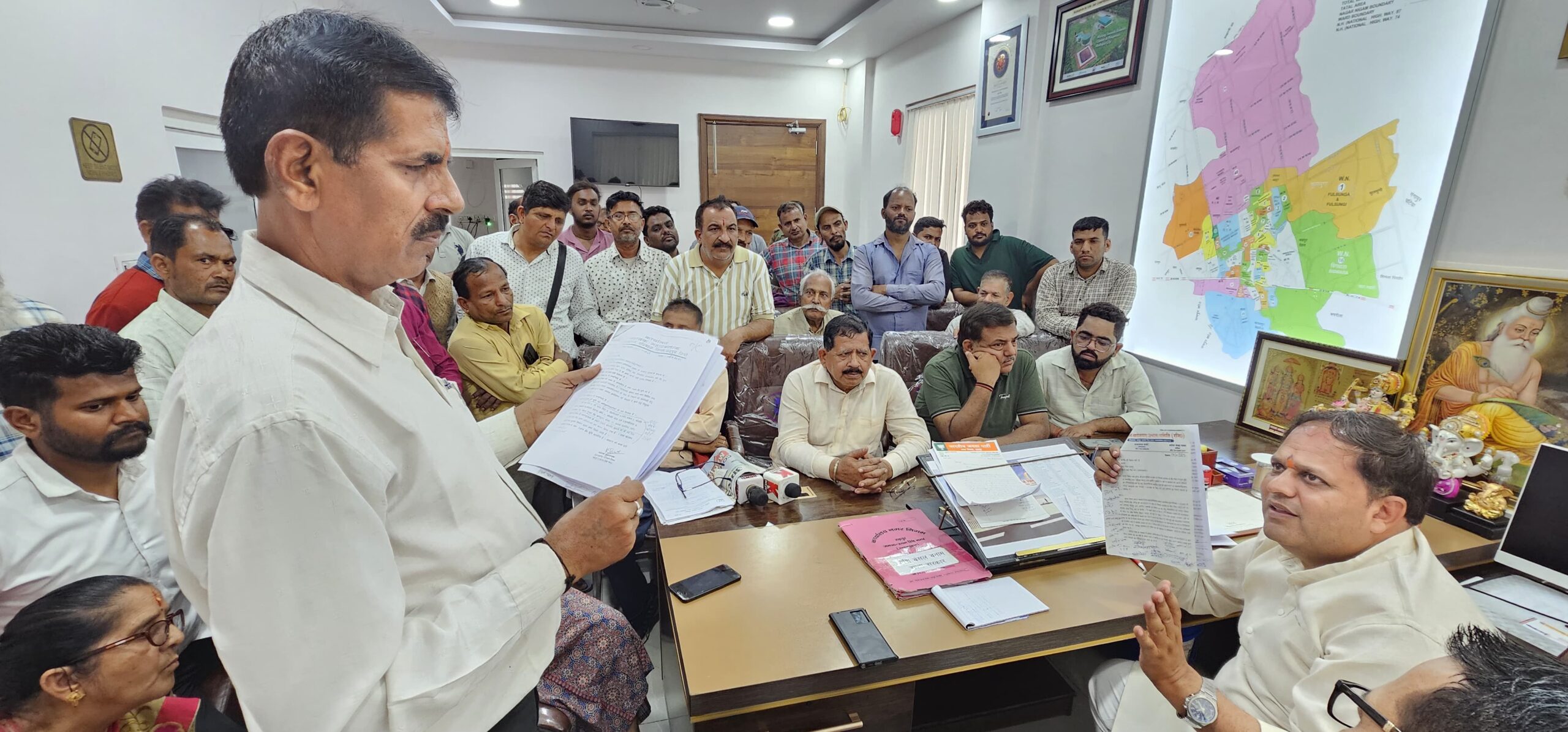 किच्छा बाईपास रोड के व्यापारियों ने मेयर से की मुलाकात, मदद का दिया आश्वासन