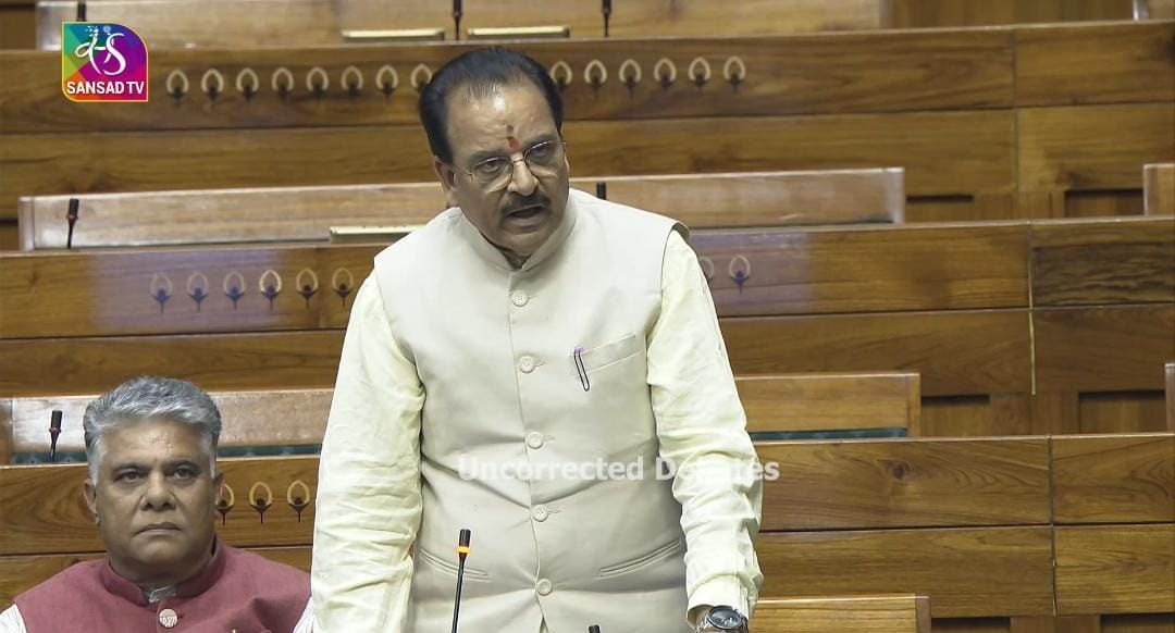 सांसद अजय भट्ट ने रुद्रपुर या हल्द्वानी के किसी अस्पताल में प्रधानमंत्री राहत कोष की सुविधा देने की मांग की