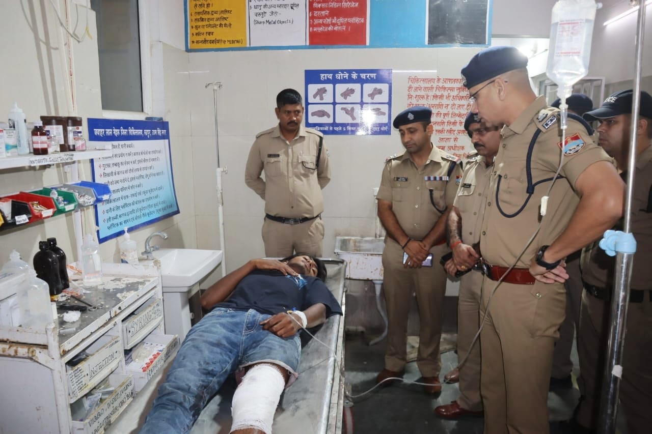 मुठभेड़ के बाद दो पेट्रोल पंपों पर लूट करने वाले पाँच लुटेरे गिरफ्तार