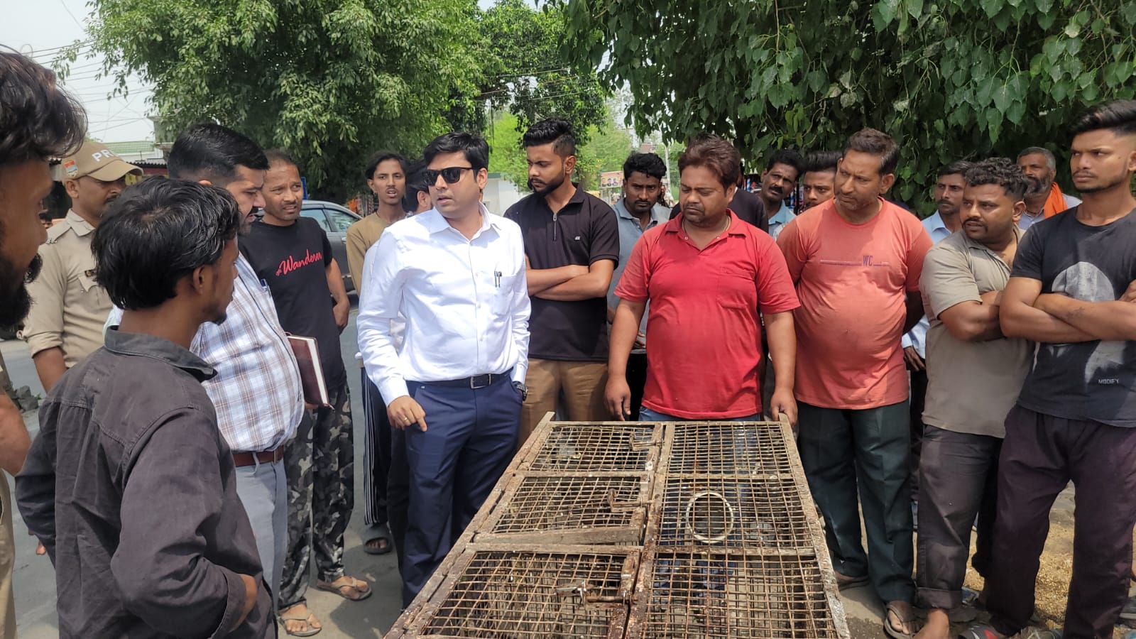 किच्छा में डीएम के निर्देश पर एसडीएम ने हटवाया अतिक्रमण