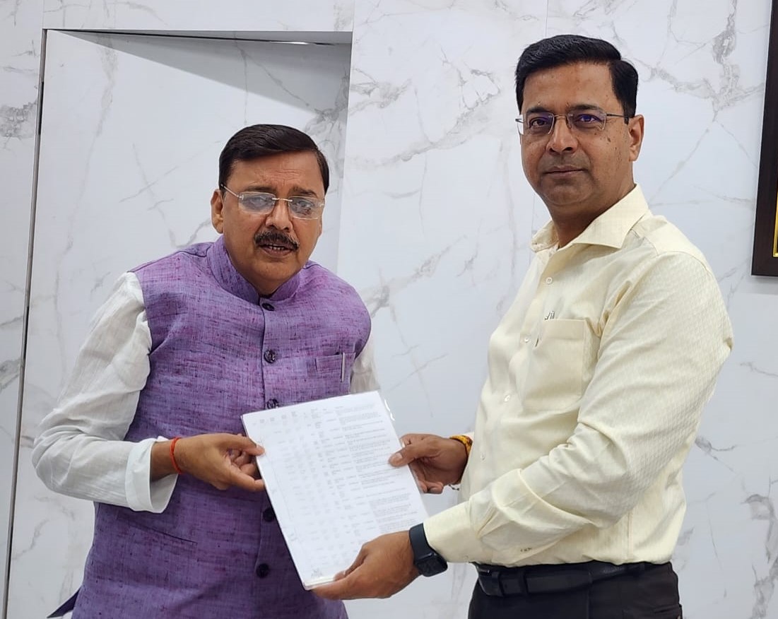 पूर्व विधायक राजेश शुक्ला ने लोक निर्माण विभाग सचिव से भेंट करके, किच्छा क्षेत्र की महत्वपूर्ण घोषणाओं के शीघ्र क्रियान्वयन की मांग