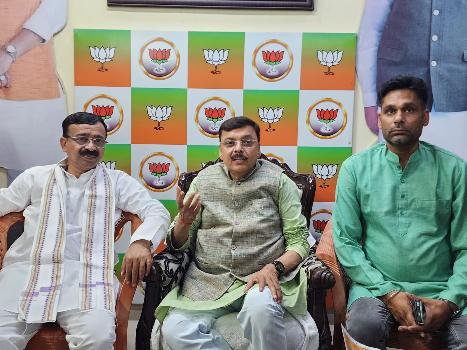 सिरौली कला को नगर पालिका का दर्जा मिलने पर पूर्व विधायक राजेश शुक्ला ने मुख्यमंत्री पुष्कर सिंह धामी का जताया आभार