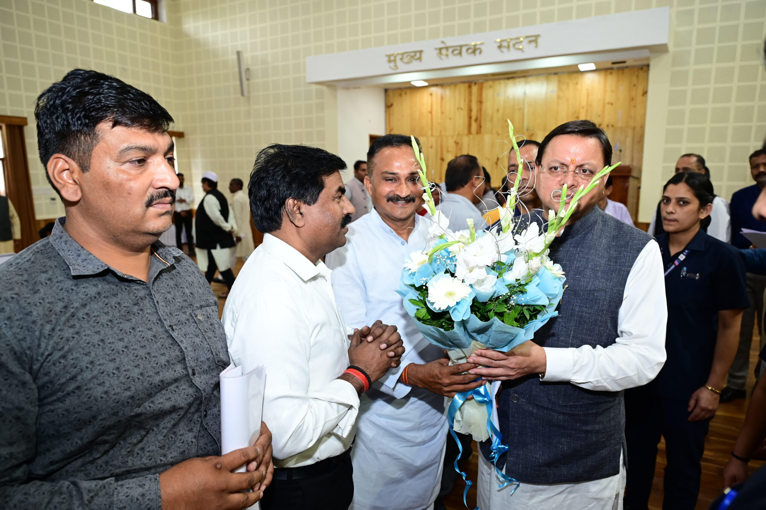 भाजपा के वरिष्ठ नेता एवं समाजसेवी संजीव कुमार सिंह ने मुख्यमंत्री से मिलकर की समस्याये हल करने की मांग 